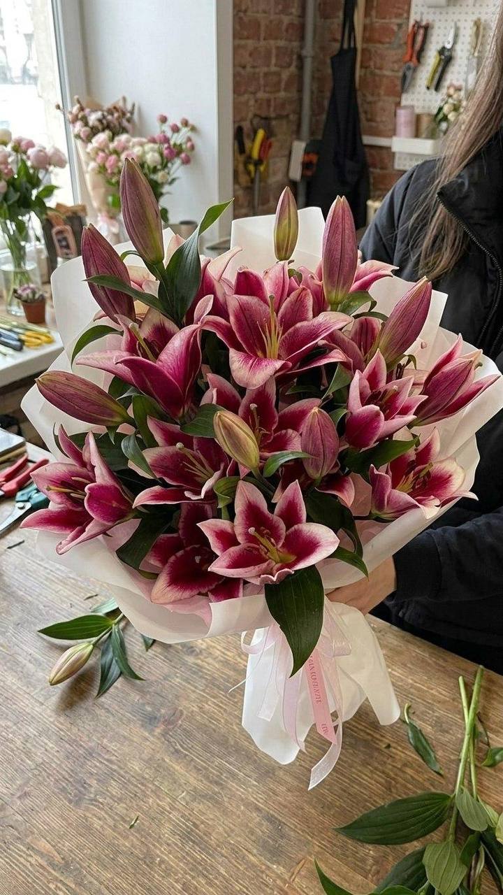 Моно-букет из 9 лилий